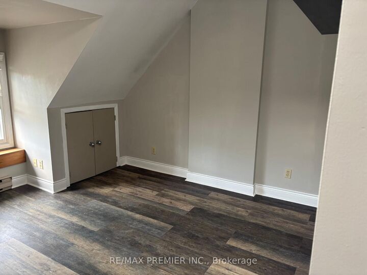Property Photo:  196 Carlton Street 3  ON M5A 2K8 