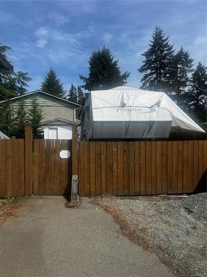 Property Photo: 3796 Departure Bay Rd BC V9T 1C4