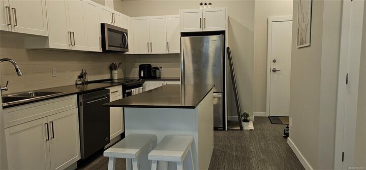 Property Photo: 868 Orono Ave #104 BC V9B 0X9