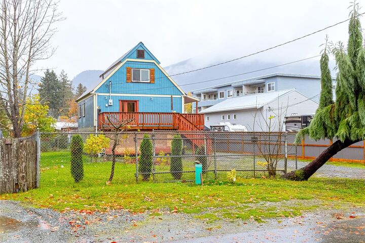 Property Photo: 84 Lakeview Ave BC V0R 2G0
