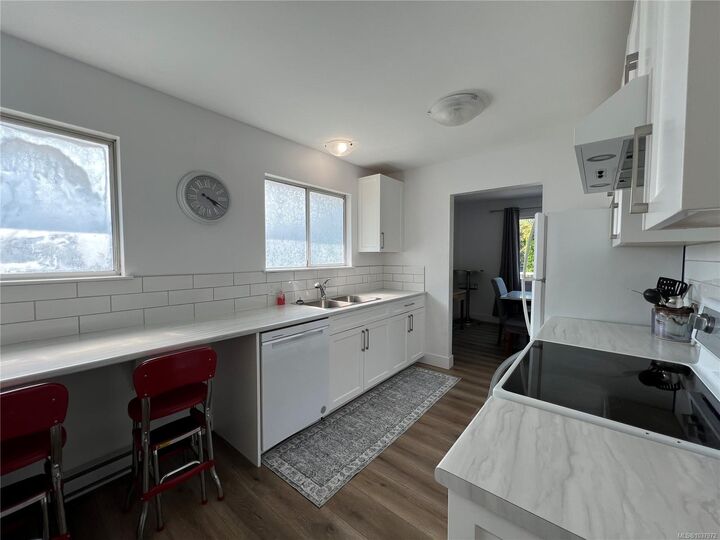 Property Photo: 537 Maquinna Dr N BC V0P 1X0
