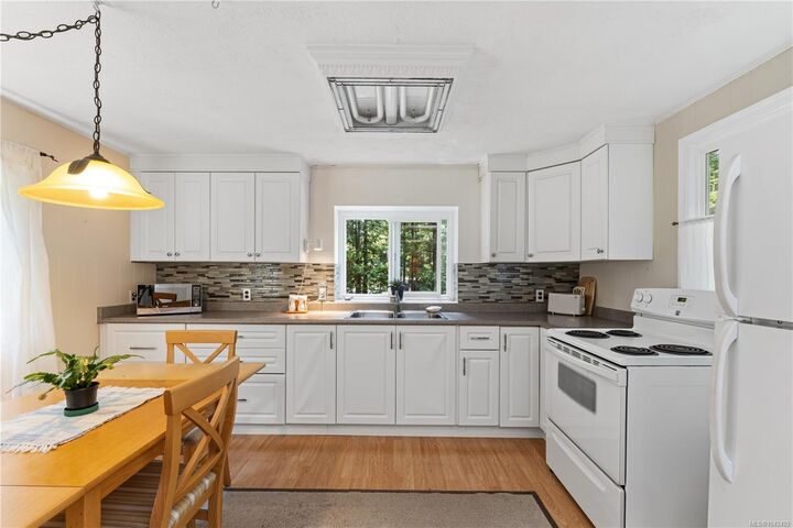 Property Photo: 1132 Pat Burns Ave BC V0R 1X2