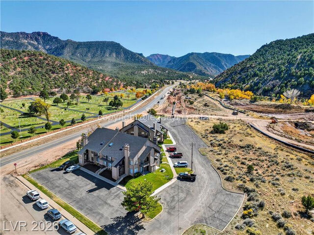 Property Photo: 390 E 300 S 1B, 3B UT 84761