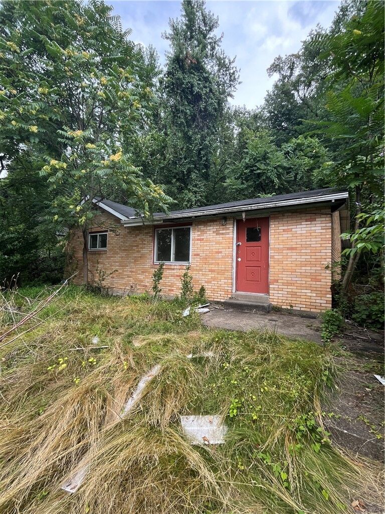 Property Photo: 452 Hochberg Road PA 15235