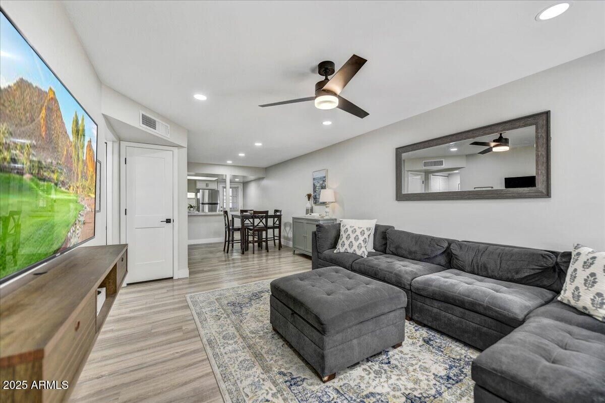 Property Photo: 3301 E Earll Drive 102 AZ 85018