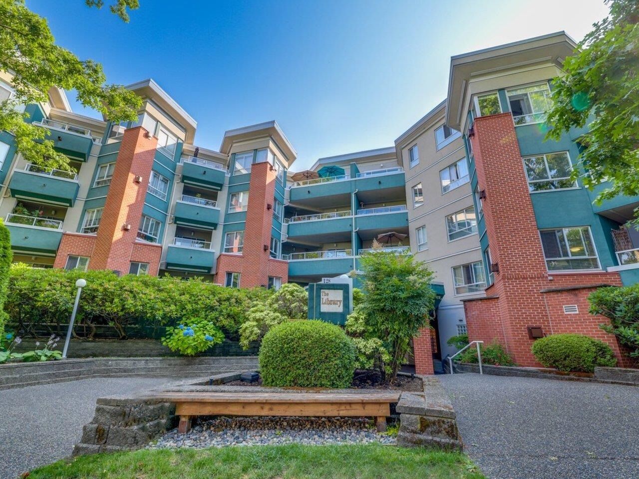 Property Photo: 128 W 8th Street 413 BC V7M 3M1