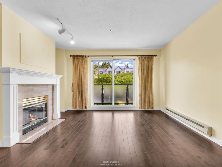 Property Photo: 876 W 16th Avenue 204 BC V5Z 1T1