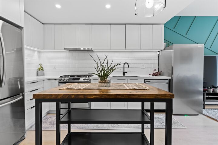 Property Photo: 3018 St George Street 605 BC V3H 0L4