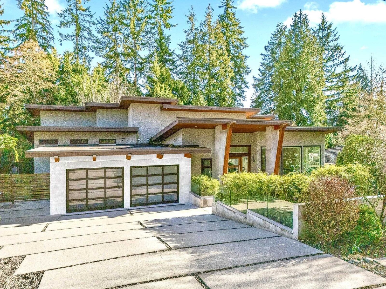 Property Photo: 388 Hidhurst Place BC V7S 1K1