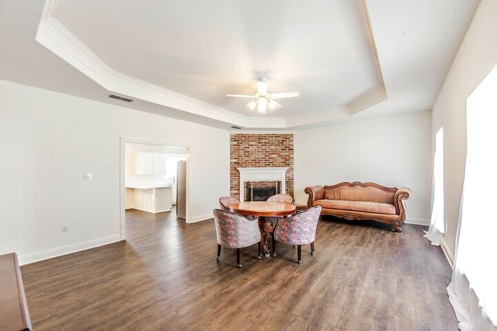 Property Photo: 8 Summerfield Dr LA 70360