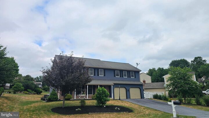Property Photo: 323 Knights Bridge Way PA 17543