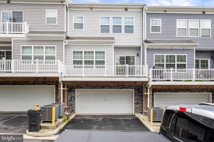 Property Photo:  8276 Safarian Way  VA 22309 