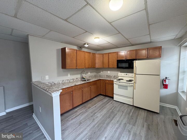 Property Photo:  80 Alden Avenue  NJ 08554 