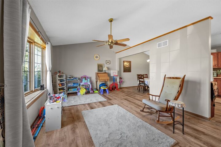 Property Photo:  1711 Hamer NW  IA 52405 