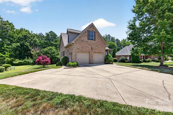 Property Photo: 2916 Ed Reid Street NC 28216