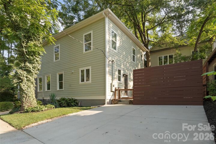Property Photo:  429 Pecan Avenue  NC 28204 