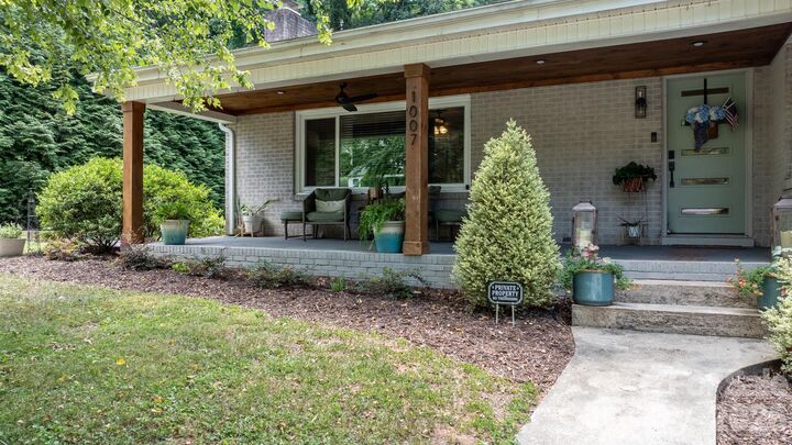 Property Photo:  1007 I Street  NC 28659 
