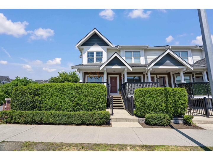Property Photo:  32633 Simon Avenue 2  BC V2T 0G9 