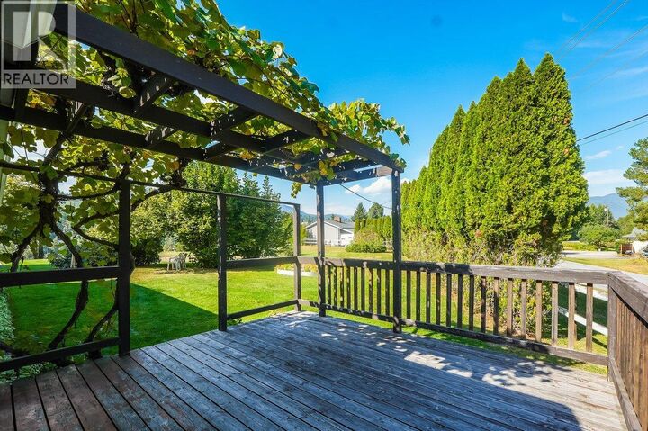 Property Photo: 807 Waterloo Road BC V1N 4K8