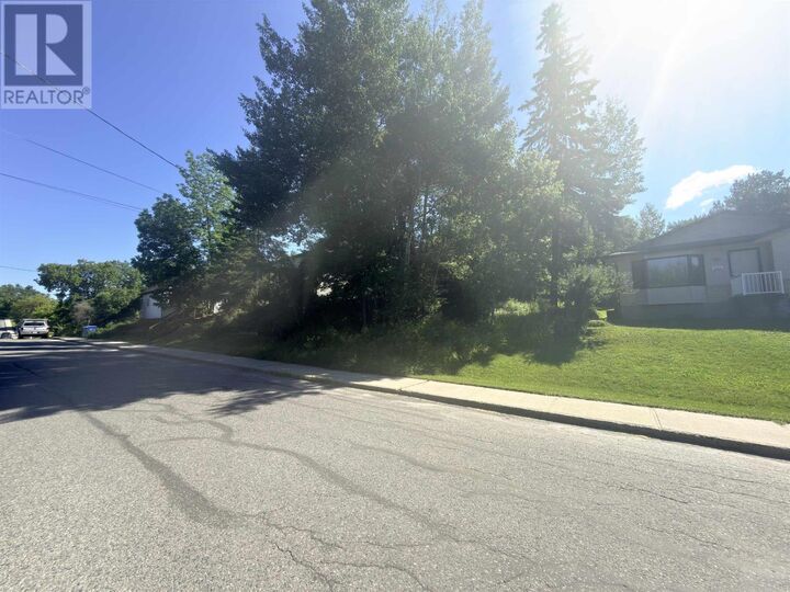 Property Photo:  881 4th Avenue S  ON P9N 1Z9 