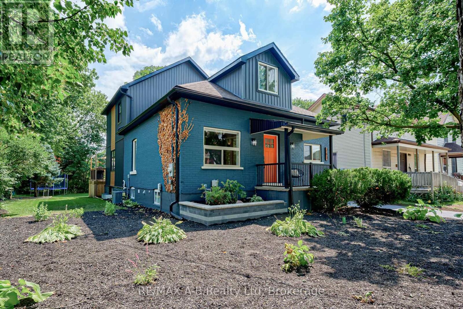 Property Photo: 261 Albert Street ON N5A 3K8