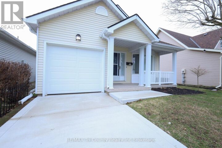 Property Photo: 33 Wilkins Crescent ON N4G 5M6