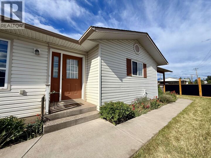 4215 Mountainview Crescent — photo 1