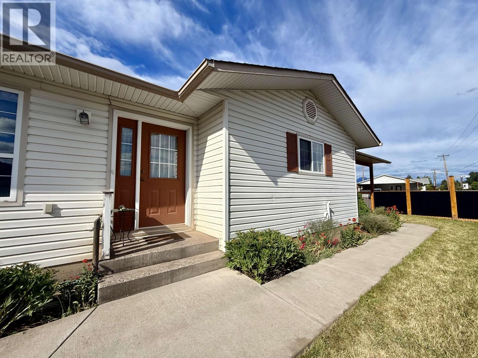 Property Photo: 4215 Mountainview Crescent BC V0J 2N0