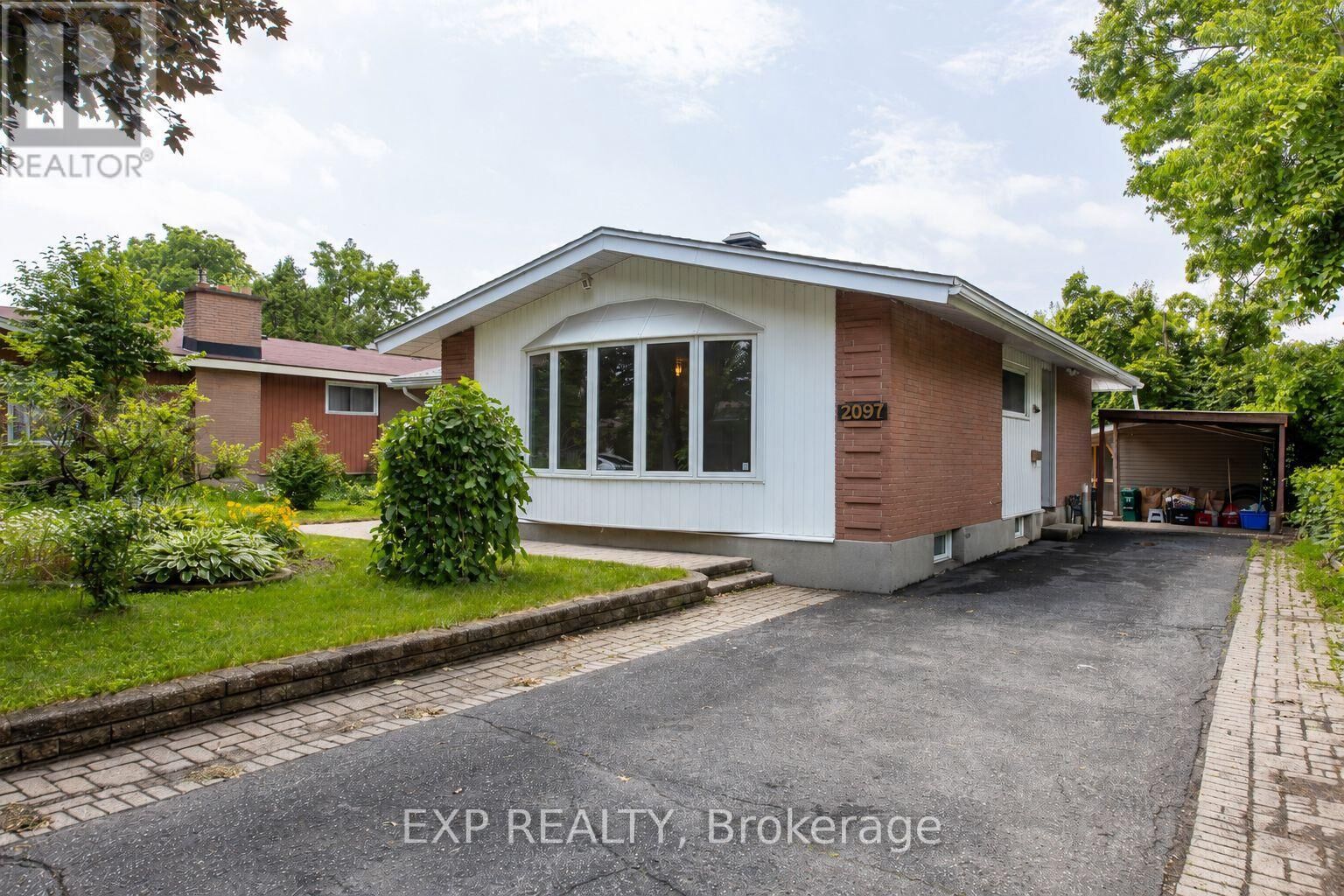 Property Photo: 2097 Kingsley Road ON K2C 2X6