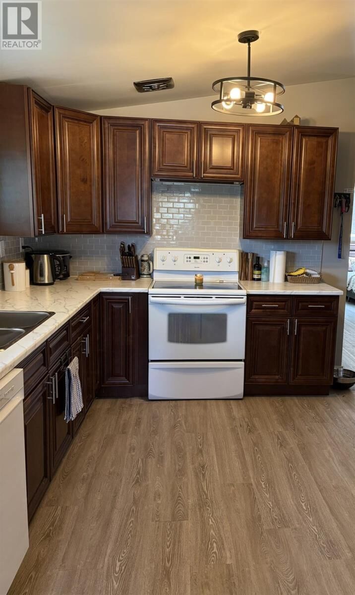 Property Photo:  77 Hillside Dr S  ON P5A 1M8 
