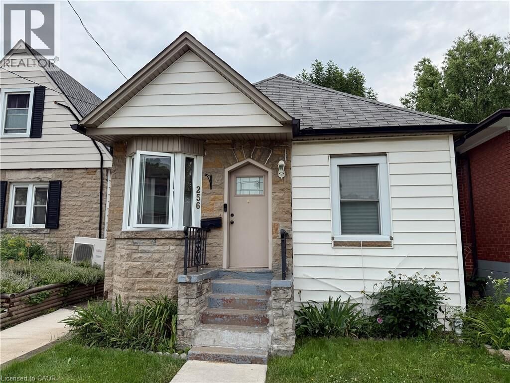 Property Photo:  256 Fairfield Avenue  ON L8H 5H6 