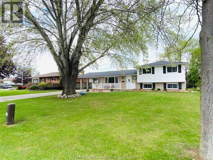 Property Photo: 622 Sandra Crescent ON N8A 2C6