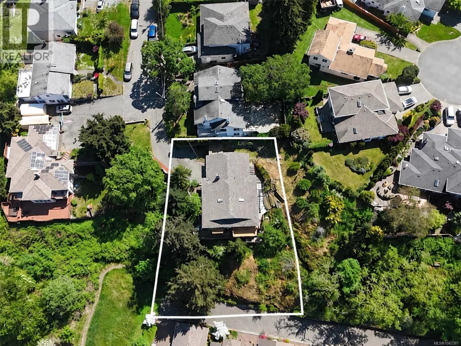 Property Photo: 1071 Hyacinth Avenue BC V8Z 2S7