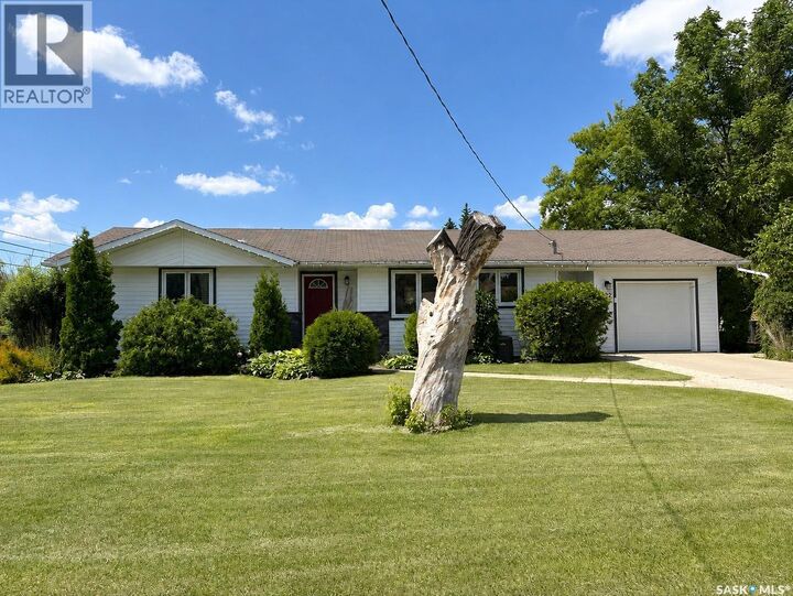 Property Photo:  722 6th Avenue  SK S0K 3R0 