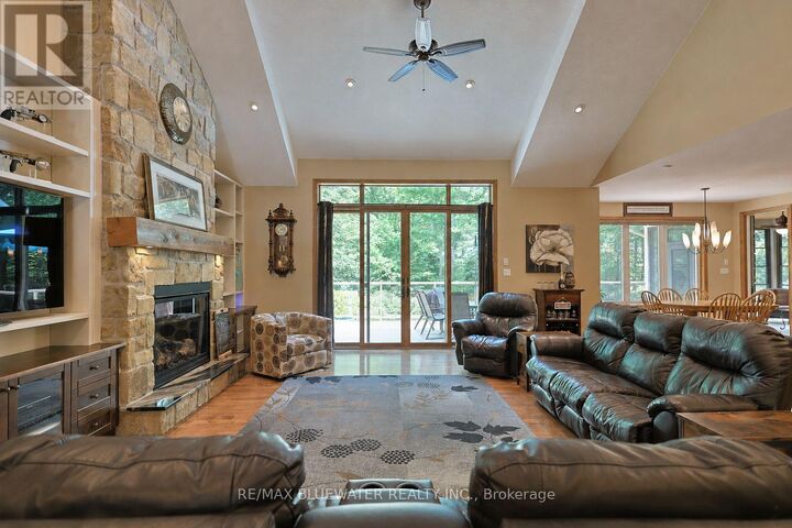 Property Photo: 9956 Pinetree Crescent ON N0M 1T0
