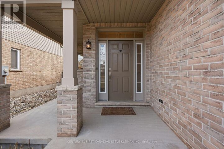 Property Photo:  879 Garibaldi Avenue  ON N5X 4J6 