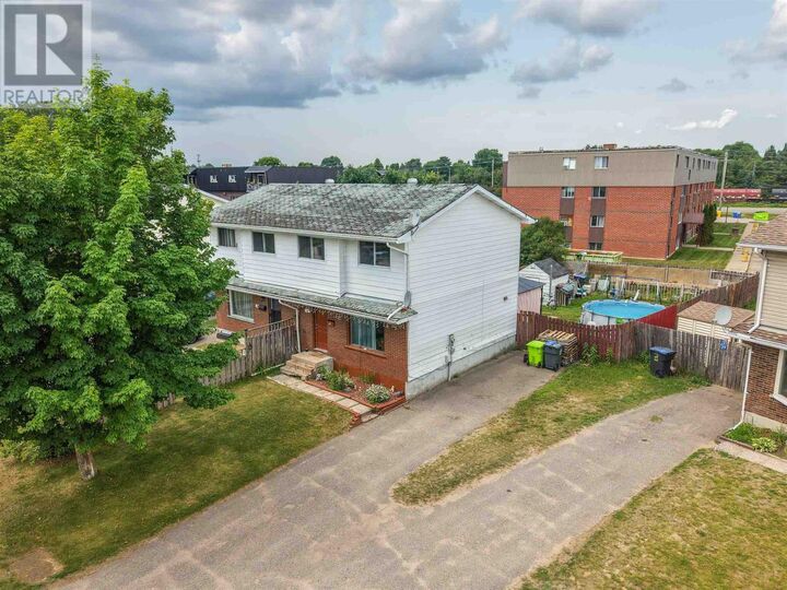 73 Robin St — photo 1