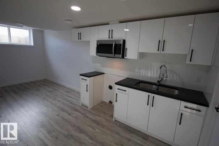 Property Photo:  8853 Carson Way SW Bsmt  AB T6W 5B8 