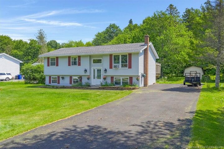 Property Photo:  11 Country Crescent  NB E2E 1T3 