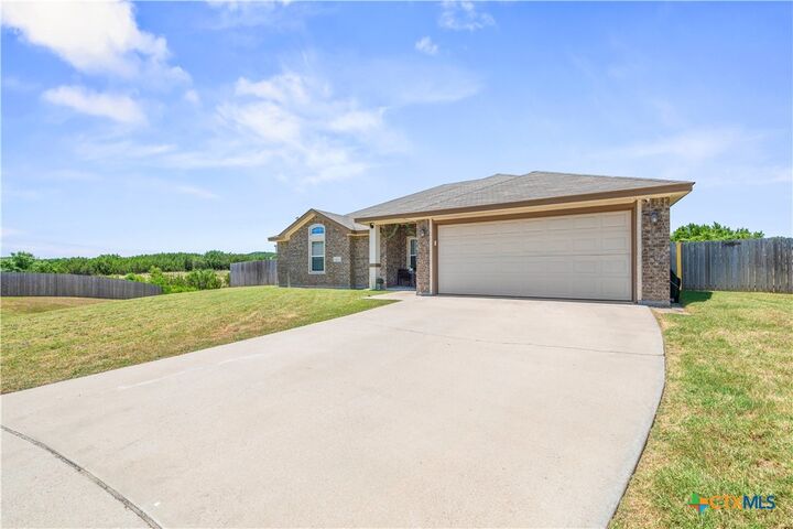 Property Photo: 403 Rainbow Court TX 76522