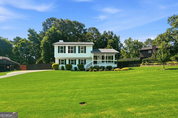 Property Photo:  880 The Circle  GA 30043 