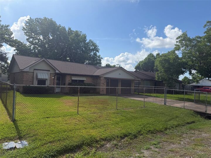 Property Photo: 501 E Oak Street TX 77562