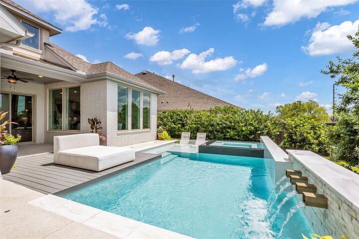 Property Photo: 18 Botanical Vista Drive TX 77375