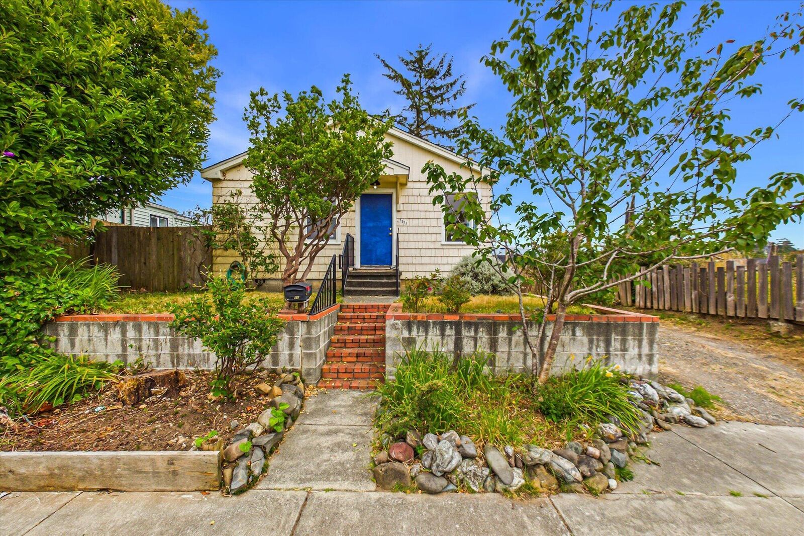 Property Photo:  3511 Dakota Street  CA 95501 