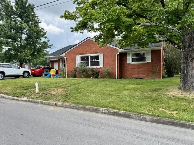 Property Photo:  524 Baker Court  KY 40475 