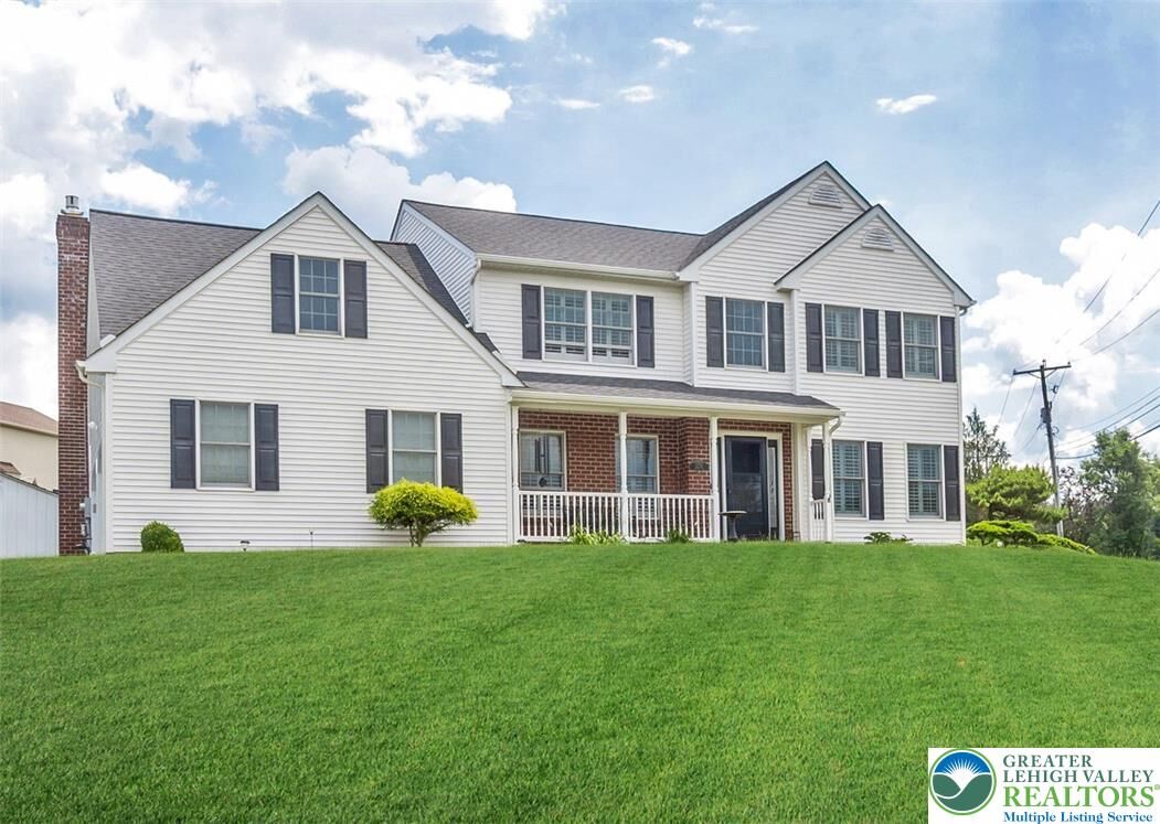 Property Photo:  1252 Winter Lane  PA 18040 