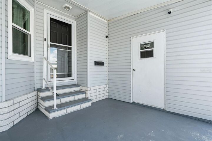 Property Photo:  116 Mount Isle Avenue NE 116  FL 33702 