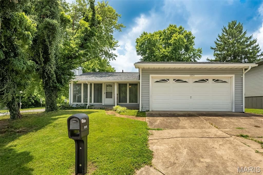 Property Photo: 1804 Fairfax Drive MO 63012