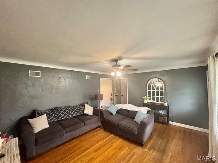Property Photo:  4 N Hickory Street  IL 62285 
