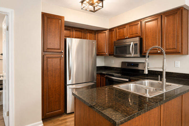 Property Photo: 1516 W Jefferson Avenue Jf IL 60540